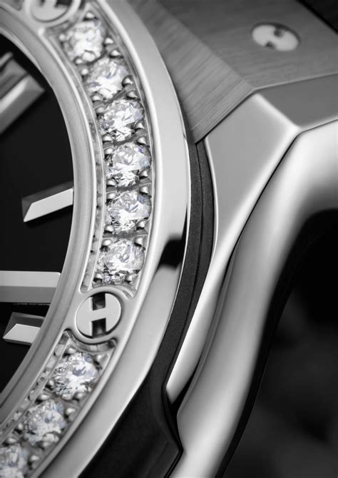 Classic Fusion Titanium Diamonds 33 mm .